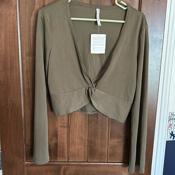 Fabletics Sleek Knit Twist Front Top NWT - Picture 1 of 10